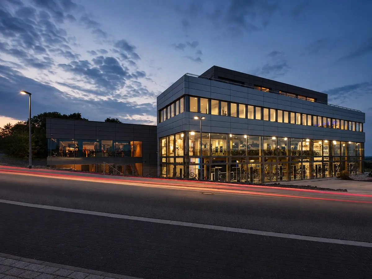 Idstein: showroom building at dusk.
